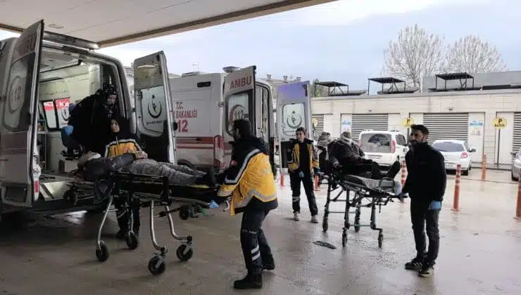 Bursa’da 2 otomobil çarpıştı, 2 kişi yaralandı!