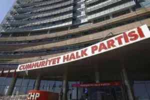 Parti genel merkezindeki toplantı, saat 12.00’de başladı. CHP kaynaklarından edinilen
