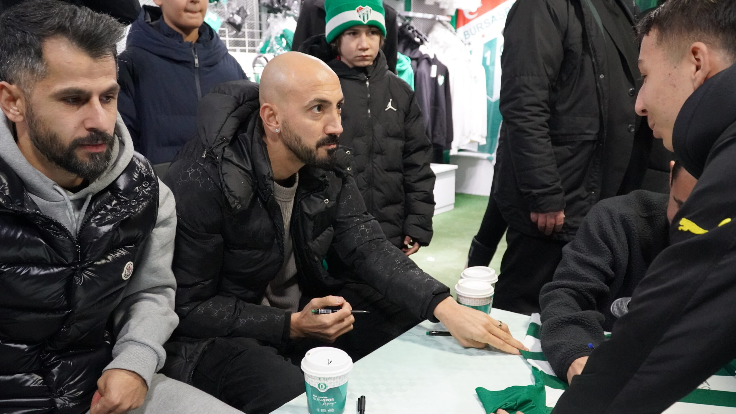 Sibel Öztopçu – Semih Özçalık / Bursam Medya Yeşil beyazlı