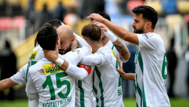 Bursaspor’dan İzmir’de 7 gollük şölen: Taraftar tek bir an susmadı!