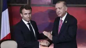 Cumhurbaşkanlığı İletişim Başkanlığı‘nın aktardığına göre, Cumhurbaşkanı Erdoğan görüşmede, Suriye’nin toprak