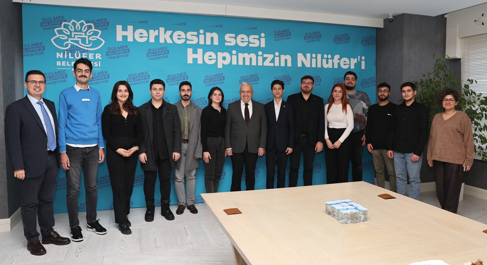 Nilüfer Belediye Başkanı Şadi Özdemir’i, Bursa Kent Konseyi Gençlik Meclisi