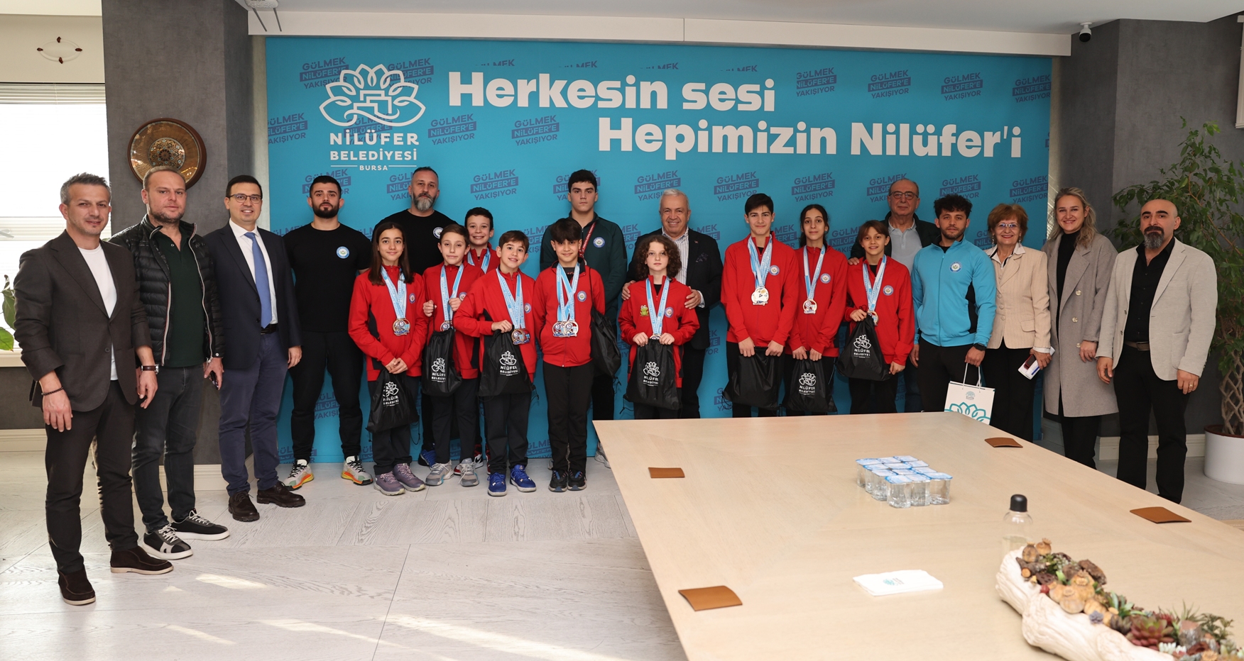 Nilüfer Belediye Başkanı Şadi Özdemir, Nilüfer Belediyespor’un yüzme ve güreş