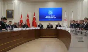 İşçi, işveren ve hükümet temsilcilerinden oluşan Asgari Ücret Tespit Komisyonu‘nun,