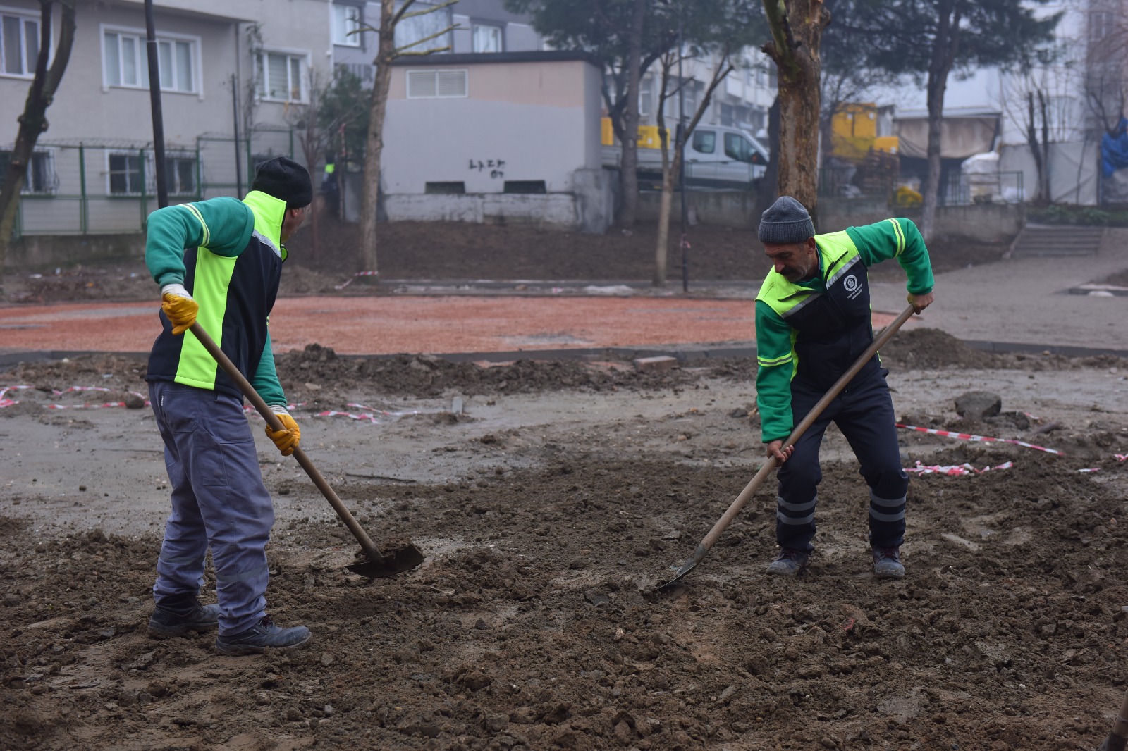Yıldırım Belediyesi, kauçuk zeminli, modern oyun aletleri içeren yeni parkları