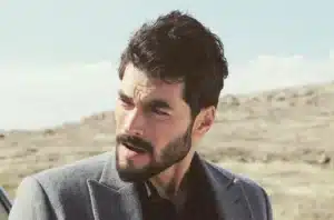 Hercai dizisiyle şöhreti yakalayan Akın Akınözü, geçtiğimiz temmuz ayında uzun