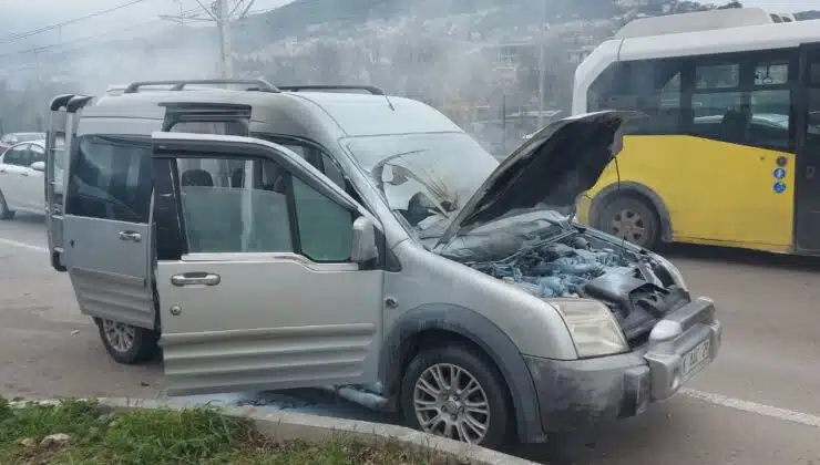 Bursa’da araç yangını! Trafik kilitlendi