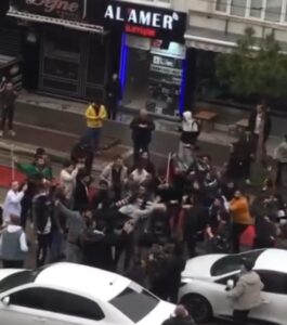 Bursa, İstanbul, Hatay, Şanlıurfa ve Kilis’te yaşayan Suriyeliler meydanlarda toplanarak