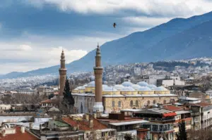 Bursalılar haftanın dördüncü iş gününe bulutlu bir havayla başlıyor. Meteoroloji