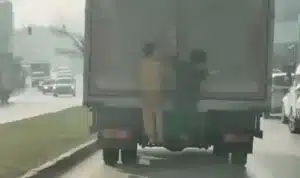 Olay, öğle saatlerinde Bursa’nın Yıldırım ilçesinde yaşandı. Dışarıda oyun oynayan