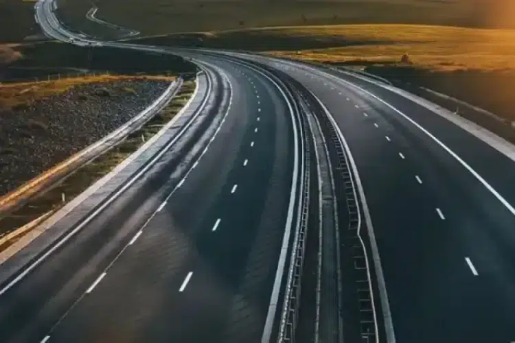Karayolları Genel Müdürlüğü‘nün yol durumu bültenine göre, İzmir Çevre Otoyolu’nun