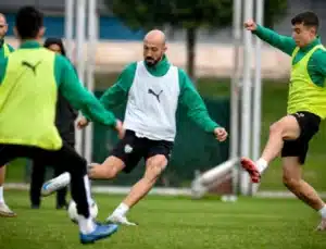 Bursaspor, Karşıyaka maçına hazırlanıyor!