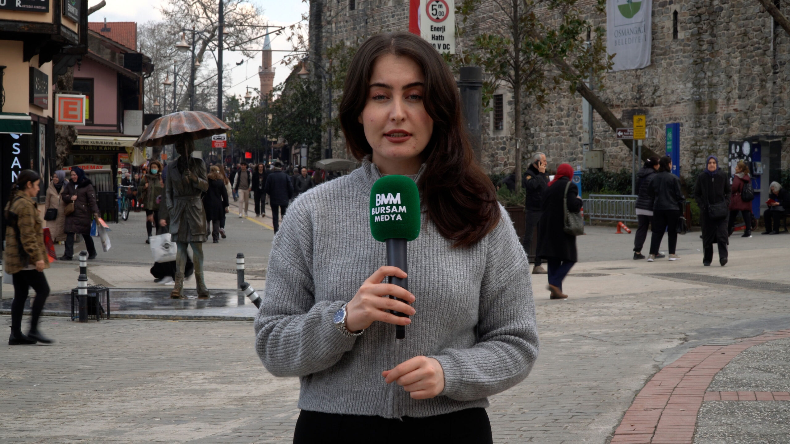 Yılbaşını evinde geçirecek olanlar ise piyango biletlerini alıp televizyonları karşısında