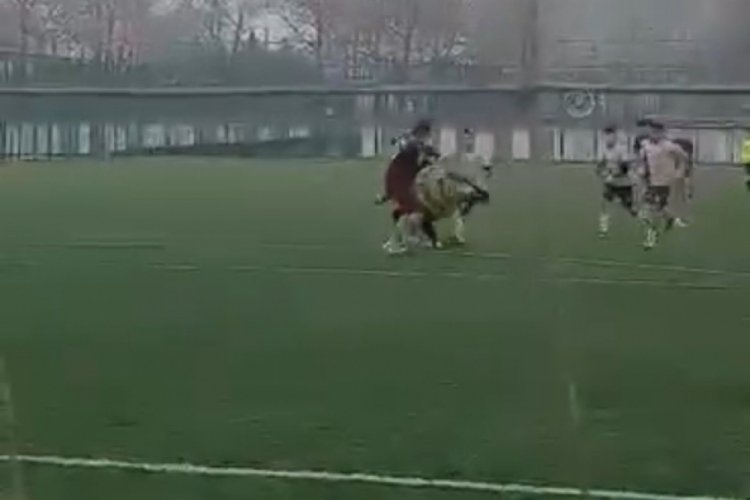  Bursa‘nın Osmangazi ilçesi Atıcılar stadyumunda Amatör lig mücadelesinde iki takım