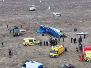 Kazakistan’da yolcu uçağı düştü: 42 kişi hayatını kaybetti… AZERBAYCAN HAVAYOLLARI’NIN