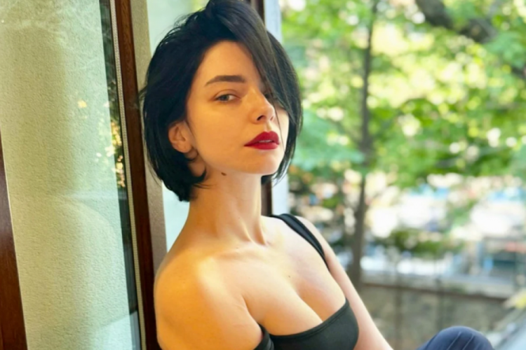 Uzun zamandır ekranlarda yer almayan ünlü isim, sosyal medya üzerinden