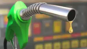 Brent petrol fiyatları ve dövizdeki dalgalanmalarla birlikte vatandaşlar, benzin ve