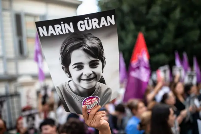 Davanın ikinci duruşması kapsamında tutuklu sanıklar cezaevinden çıkarılarak Diyarbakır Adliyesi‘ne