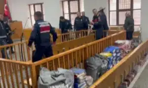 Bursa Adliyesi’nde, duruşma salonunda silahlı saldırı düzenlendi. İlk belirlemelere göre