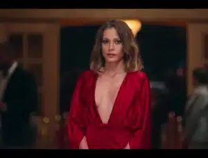 Serenay Sarıkaya’nın set pozlarına büyük ilgi!