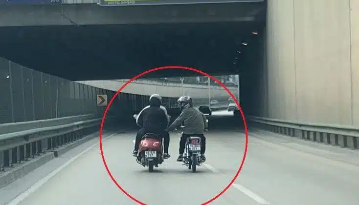 Bursa’da iki motosikletli, sohbet ederek karayolunda ilerledi!