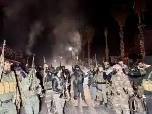 Suriye Ordu Komutanlığı Esad rejiminin düştüğünü subaylarına iletti. Suriye Başbakanı
