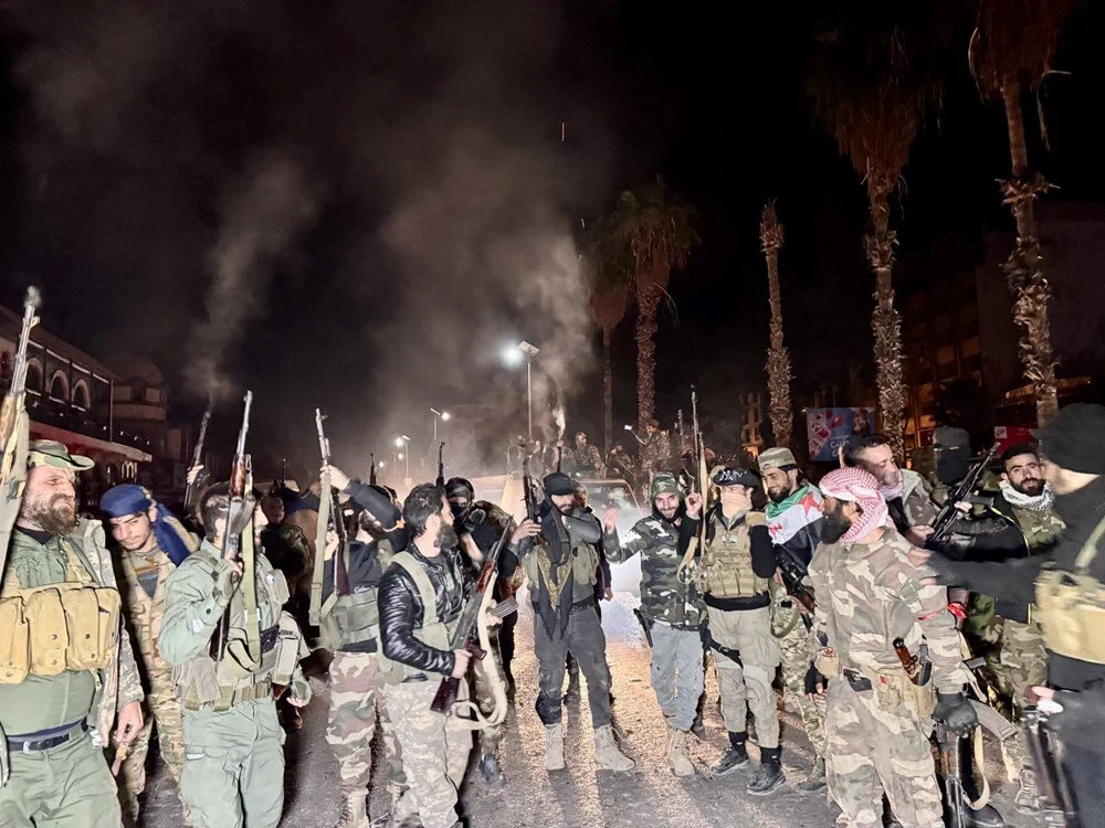 Suriye Ordu Komutanlığı Esad rejiminin düştüğünü subaylarına iletti. Suriye Başbakanı