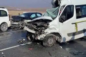 Yoğun sis ve buzlanmanın etkili olduğu kara yolunun Van-Erciş istikametinde