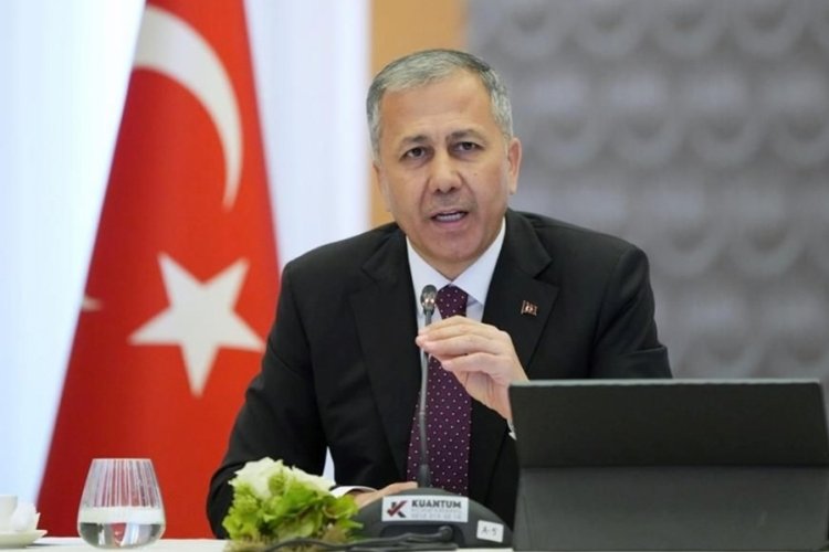 Bakan Ali Yerlikaya, Cumhurbaşkanlığı Külliyesi’nde gerçekleştirilen ‘Kabine Toplantısı‘ sonrası gazetecilerin