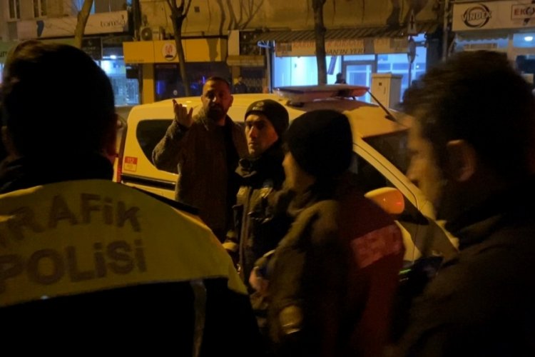 Olay, saat 00.00 sıralarında İnegöl ilçesi Sinanbey Mahallesi Yenişehir Caddesi’nde