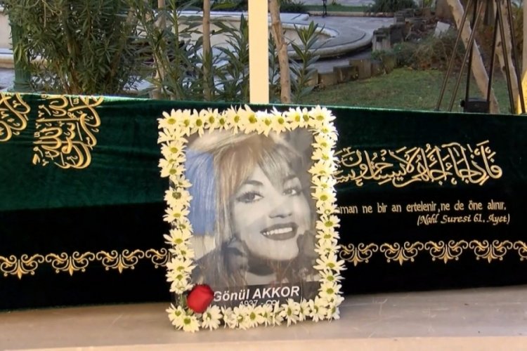 Türk sanat müziği sanatçısı Gönül Akkor 82 yaşında İstanbul’da tedavi