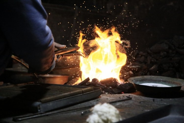 Zamana yenik düşen mesleklerden olan kalaycılık, teknolojinin gelişmesiyle son demlerini