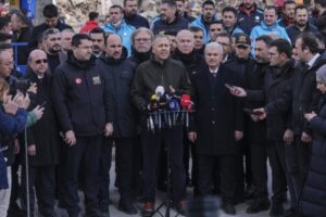 İçişleri Bakanı Ali Yerlikaya Konya’da çöken binada arama faaliyetlerinin sona