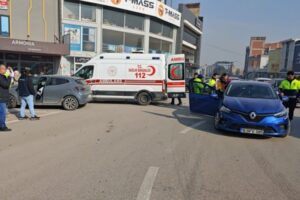 İsmail Ö. (25) yönetimindeki 35 GA 0866 plakalı otomobil, Mahmudiye