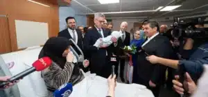 Yeni yılın ilk dakikalarında dünyaya gelen bebekler ailelerini sevince boğdu.