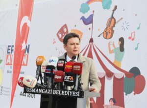 Göreve geldiği ilk günden itibaren Osmangazi ilçesini spor, kültür, sanat,