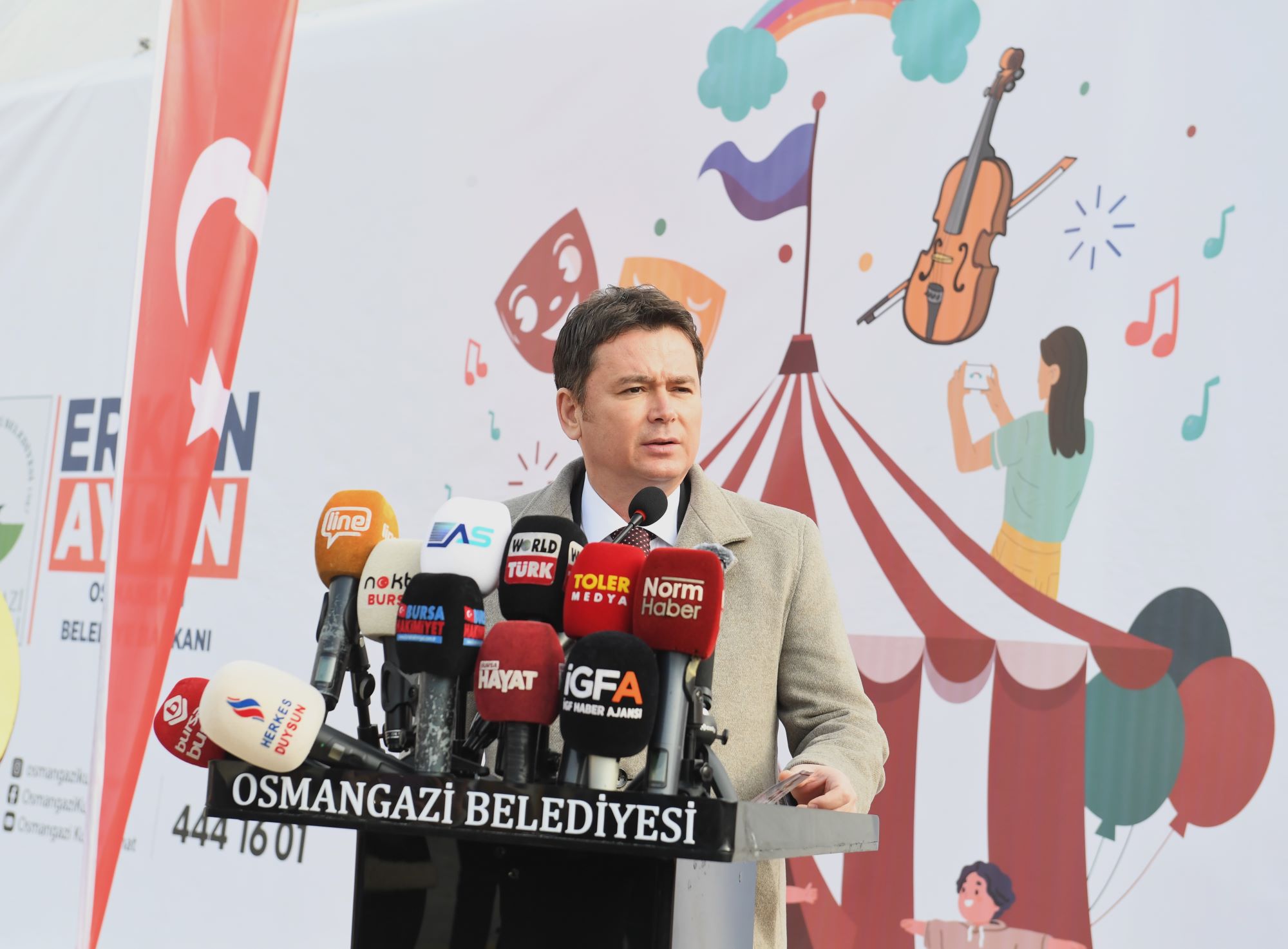 Göreve geldiği ilk günden itibaren Osmangazi ilçesini spor, kültür, sanat,