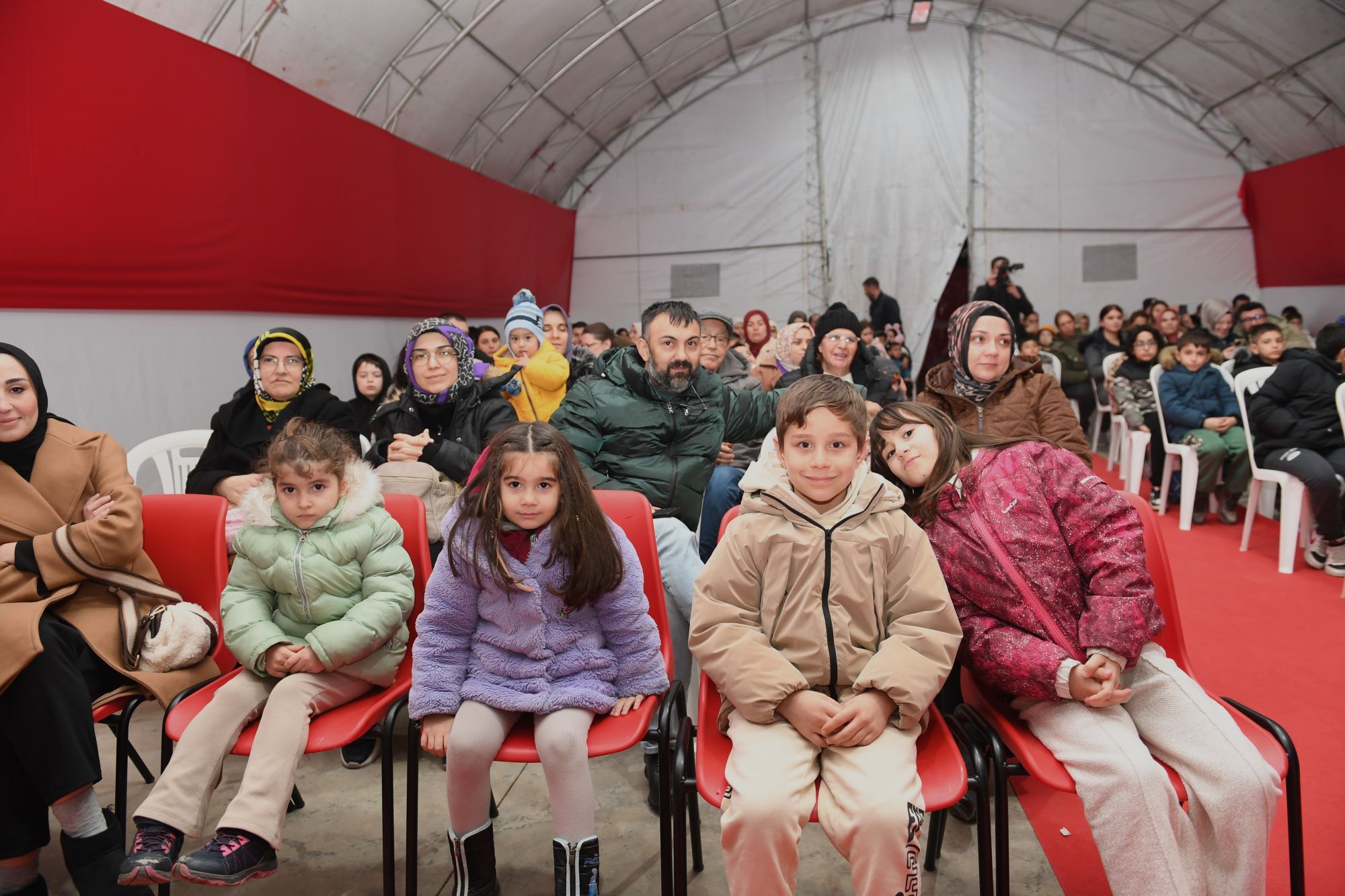 Yunuseli Pazar Alanı’nda bulunan Çadır Kültür Sanat Merkezi ve Kütüphanesi’nde,