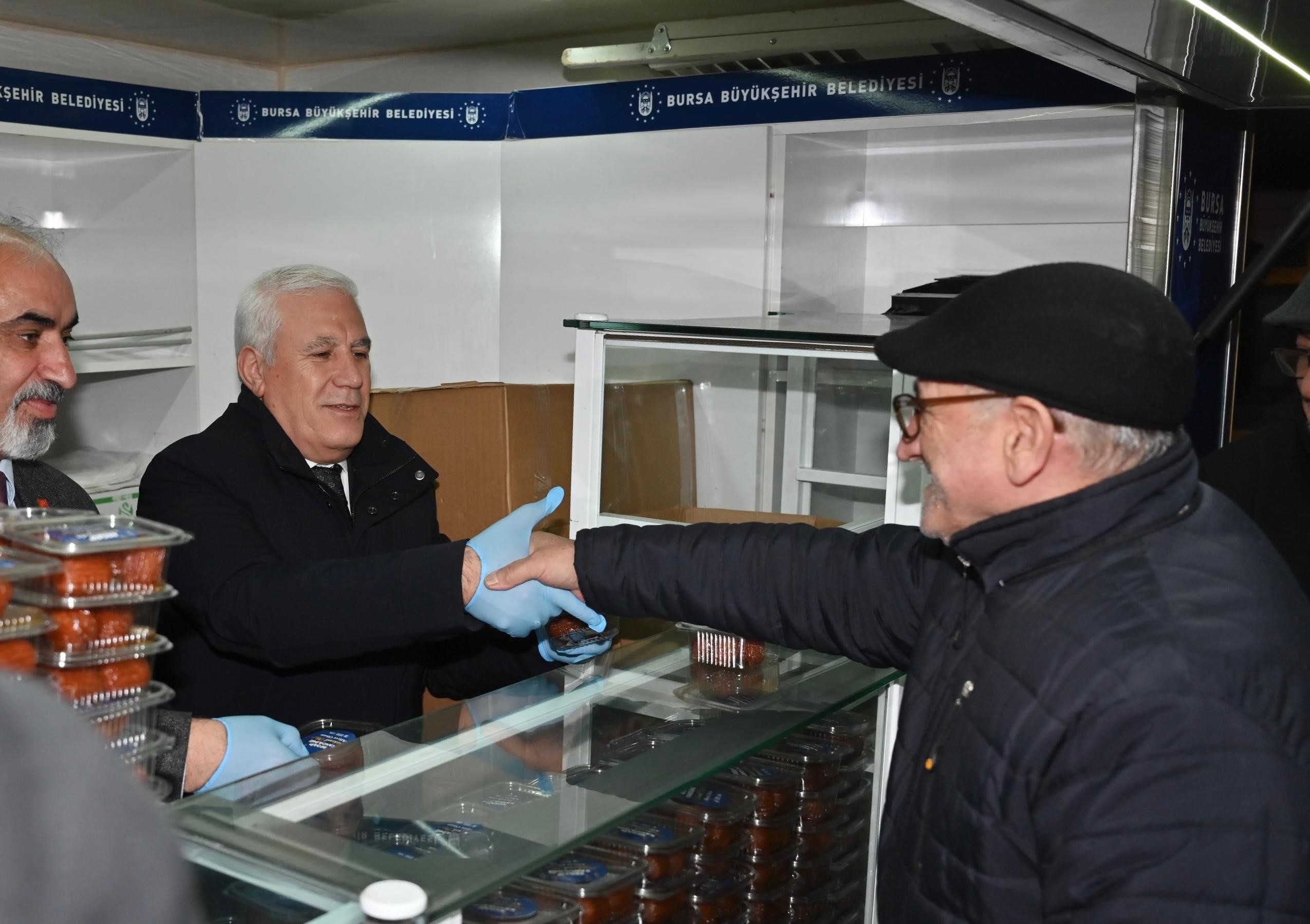 Üç ayların başlangıcı, Ramazan ayının müjdecisi olan Regaib Kandili‘nde Bursalılar