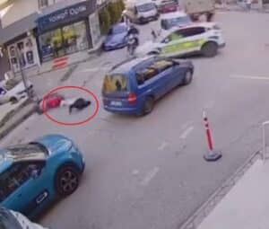 Bursa’nın Yıldırım ilçesi Değirmenönü Mahallesi’nde motosikletli bir sürücü, polis ekiplerinin