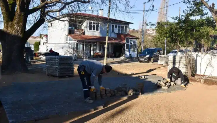 Gemlik’in yolları ve meydanları yenileniyor