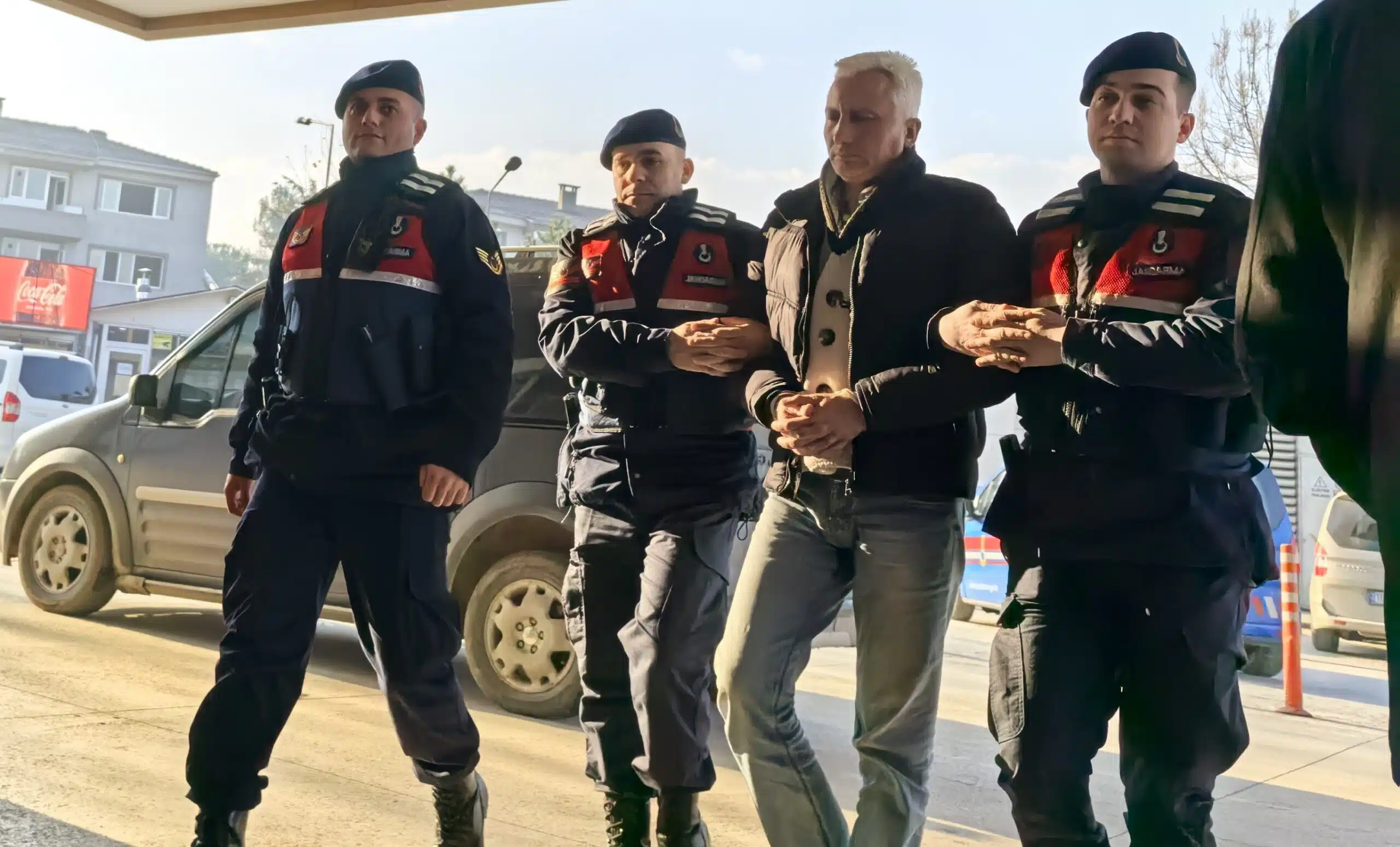 İnegöl Jandarma komutanlığı İnegöl’ün Kulaca mahallesinde devriye atarken şüphelendikleri şahsı