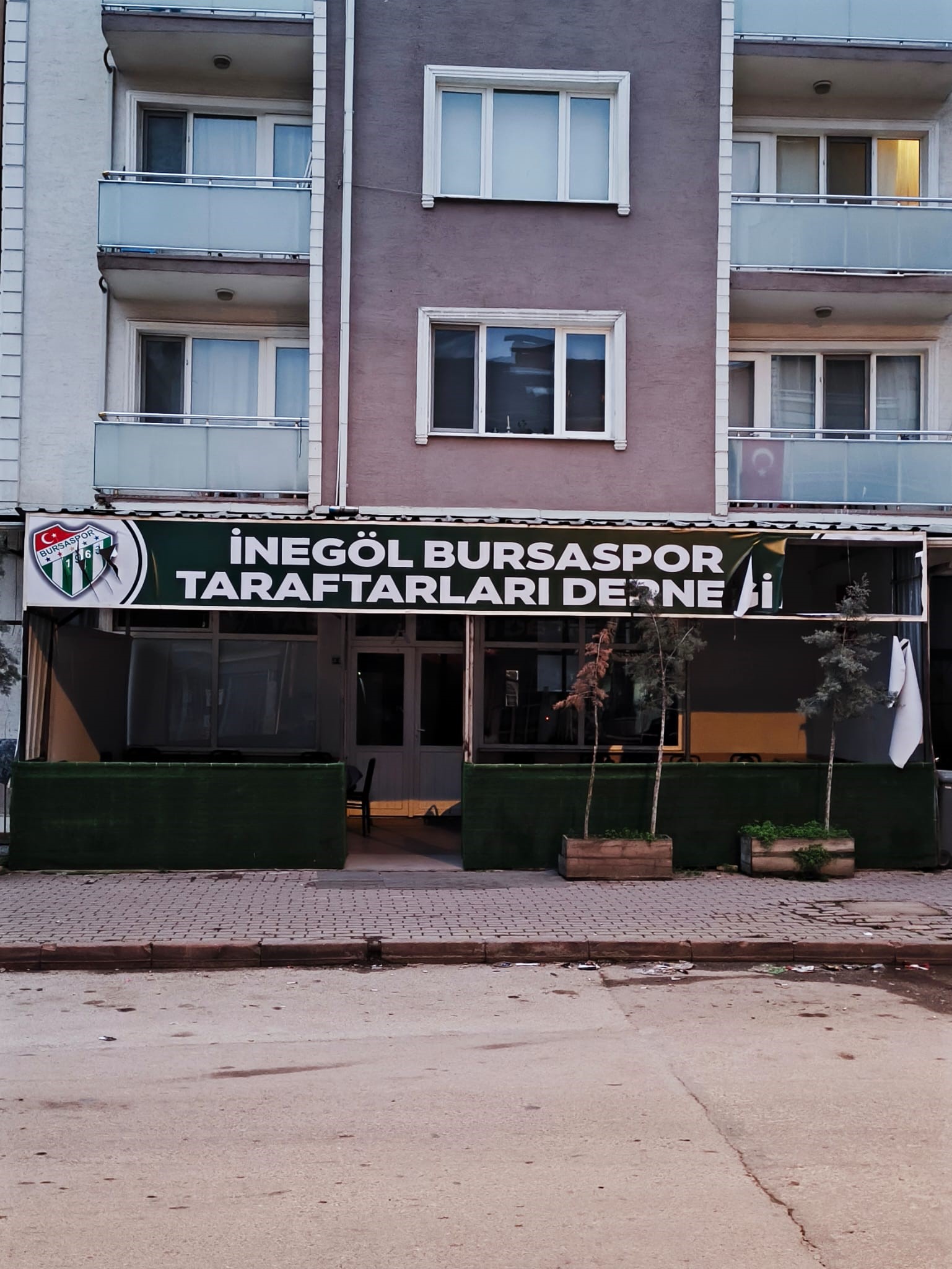Suçluların cezalandırılması için hukuki süreç başlattıklarını belirten İnegöl Bursaspor Taraftarları