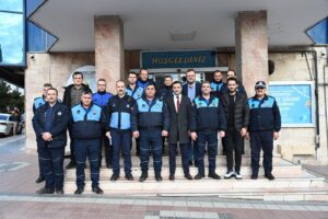 Karacabey ilçesinde ikamet eden vatandaşların kaldırım ve yol işgaline tepkisi