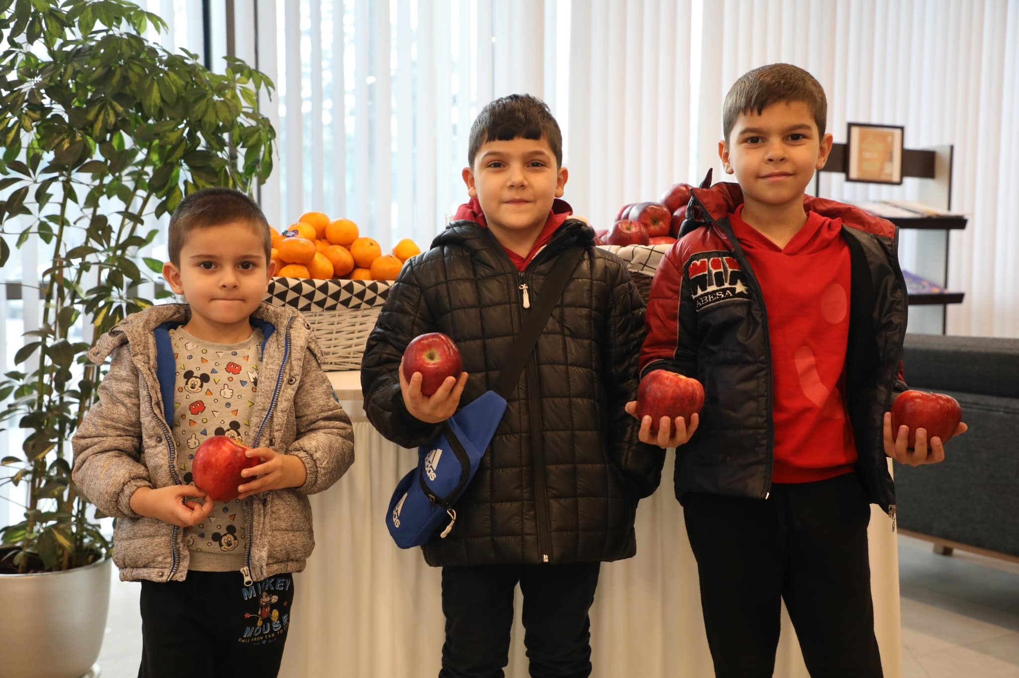 İnegöl Belediyesi’nin Nöbetçi Kitaphaneleri, hem modern tasarımları hem de sundukları