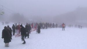 Yeni yıl ile birlikte beyaz gelinliğini giyen Uludağ sabah saatlerinden