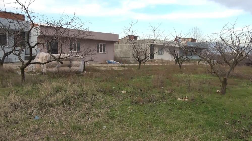 Bursa’da yaşayan Emine Görgen, iddiaya göre, babasından miras kalan 12