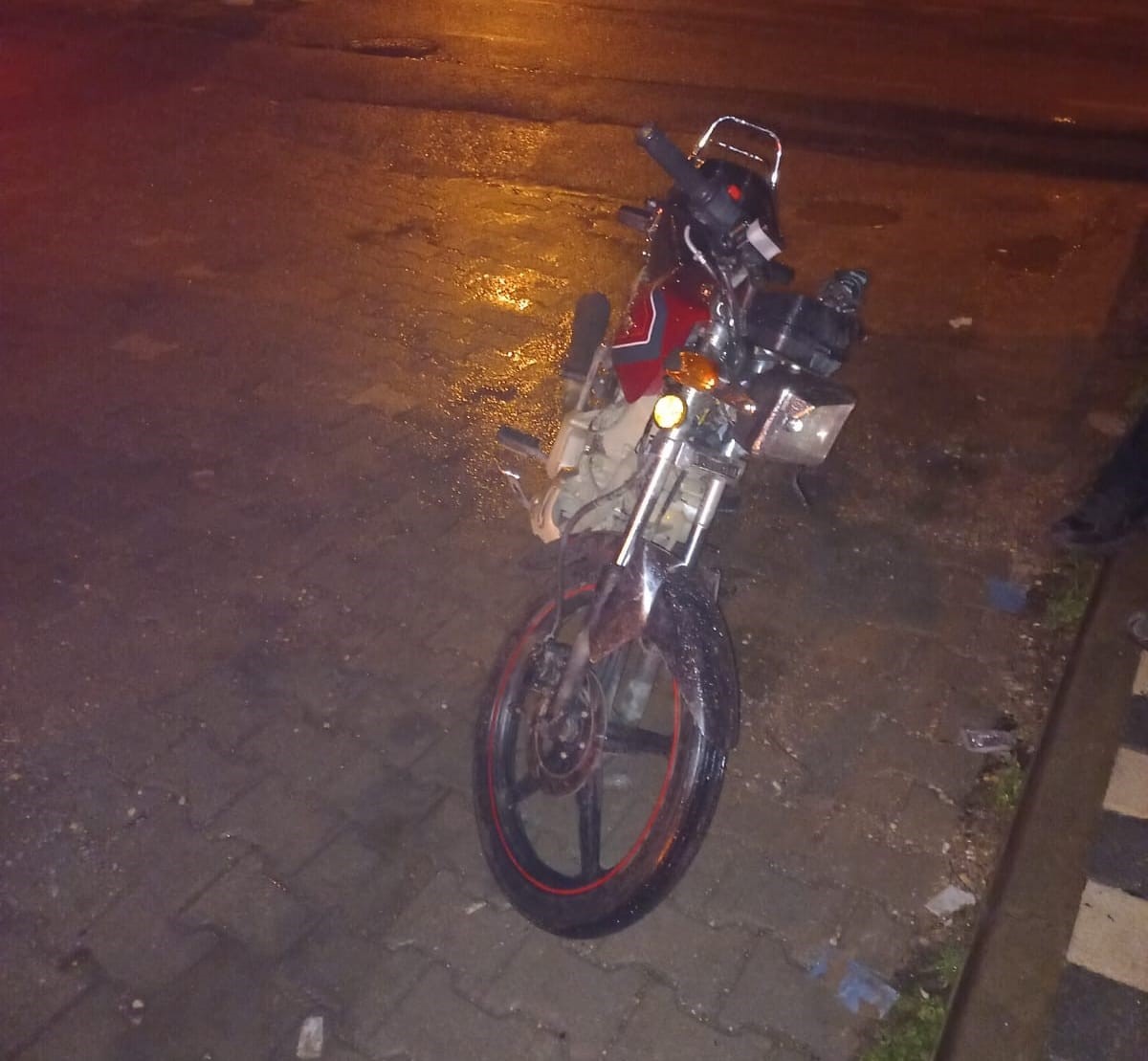 Bursa’da motosiklet yayaya çarptı: 2 ağır yaralı… Edinilen bilgiye göre,
