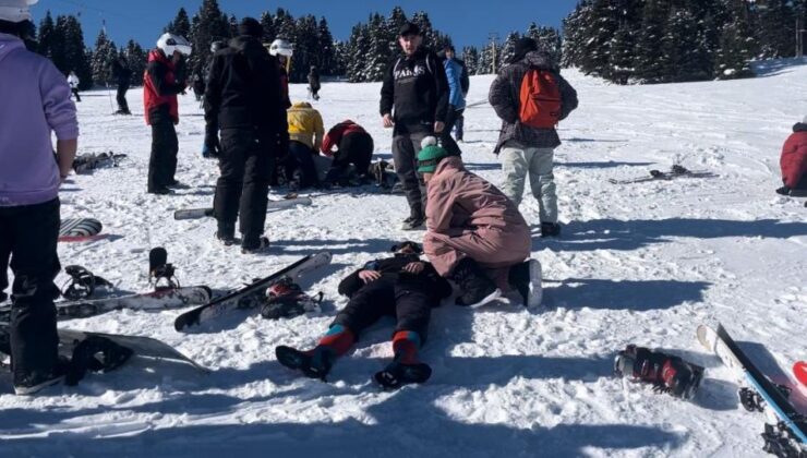 Bursa Uludağ’da acemi kayakçılar birbirine girdi: 3 yaralı