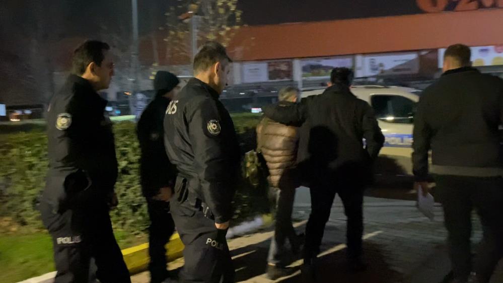 Olay saat 01.00 sıralarında Akhisar mahallesinde meydana geldi. Psikolog Sinan